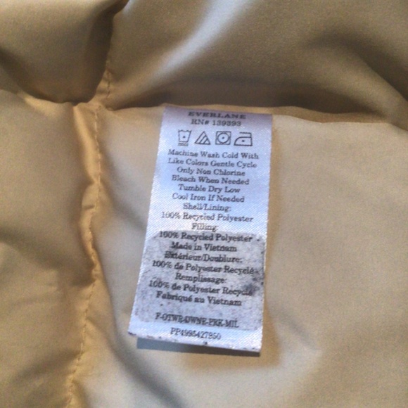 Everlane Renew Puffer Coat - Picture 5 of 11